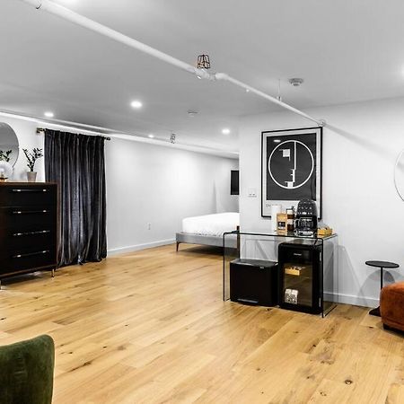 King Bed, The Phenix Historic Hotel, Spacious, Room # 406 Бангор Экстерьер фото