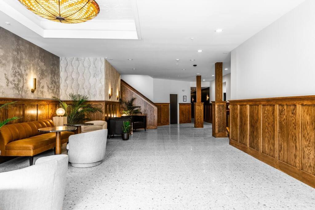 King Bed, The Phenix Historic Hotel, Spacious, Room # 406 Бангор Экстерьер фото
